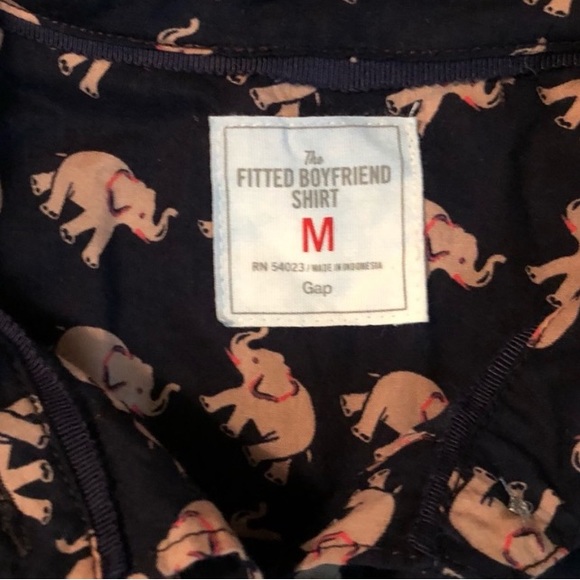 ❤️… Gap Elephant Button Down Shirt M - Picture 3 of 3